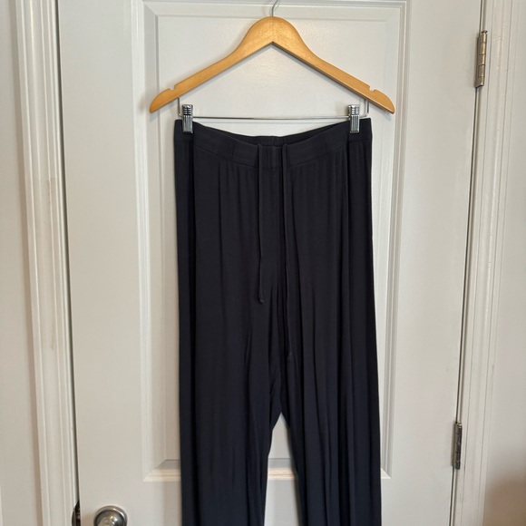 SKIMS SOFT LOUNGE PAJAMA SET - GUNMETAL GREY - Picture 7 of 7